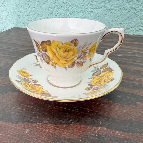 QUEEN ANNE – Yellow Roses Pattern Fine Bone China, England Gold Trim - Picture 1 of 7